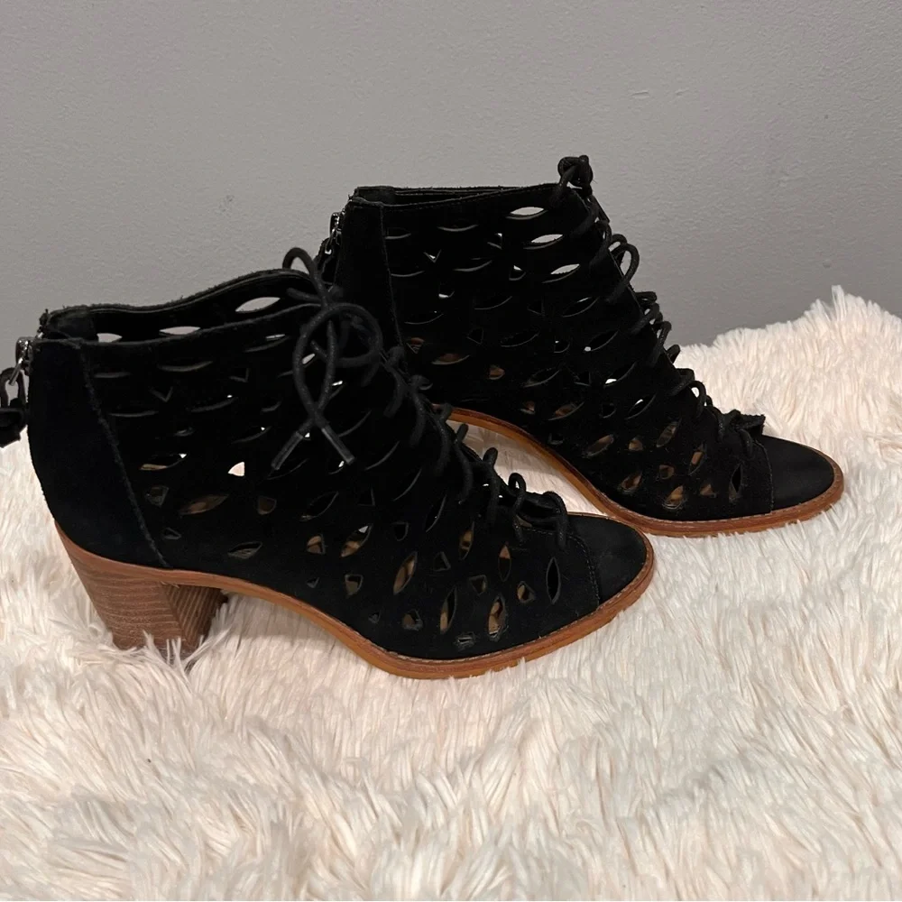 Gianni‎ Bini cut-off sandals size 8.5